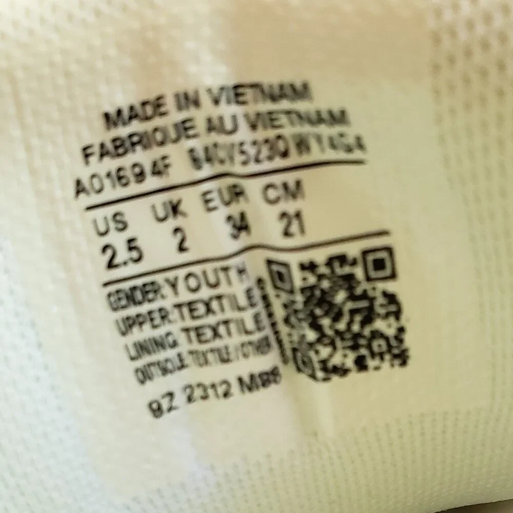 BNWoT CTAS Converse A01694F youth street bright white lace (2.5) KICKS